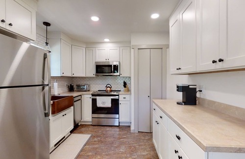 Gatlinburg - Pigeon Forge Cottage | Happy Camper 1 Bedroom Cottage by RedAwning