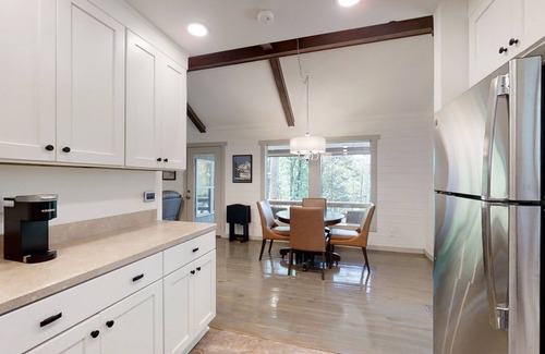 Gatlinburg - Pigeon Forge Cottage | Happy Camper 1 Bedroom Cottage by RedAwning