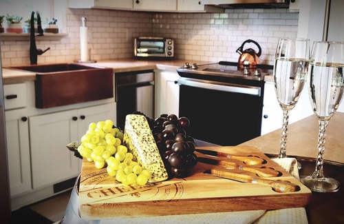 Gatlinburg - Pigeon Forge Cottage | Happy Camper 1 Bedroom Cottage by RedAwning