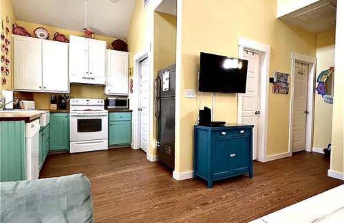 Rockport Cottage | Happy, Comfortable Coastal Cottage --Swimming Pool, BBQ- Dog OK