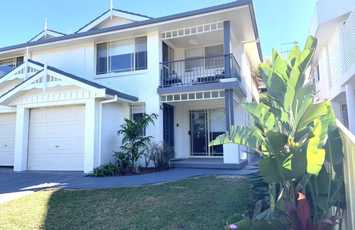 Port Macquarie House | Happy Days Beach Shack - Beachfront, 4 bedroom, Pets