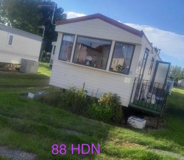 Chapel Saint Leonards Resort | HAPPY DAYS Caravan88 North