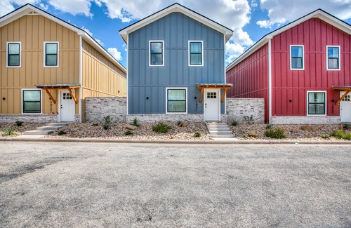 San Angelo House | Happy Holiday Inn - 3BR 2.5BA
