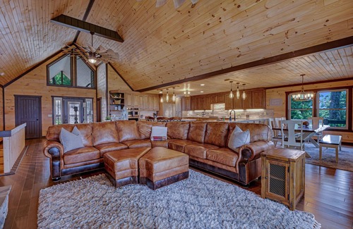 Blue Ridge House | Happy Hour Heights – Blue Ridge, Ga.
