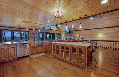 Blue Ridge House | Happy Hour Heights – Blue Ridge, Ga.