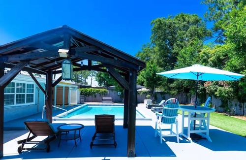Woodlawn House | Happy OURS 206–Pool-Close to Beach-Sleeps 6