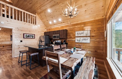 White Oak Lodge Cabin | Happy Vibes Cabin - The Name Says it All!