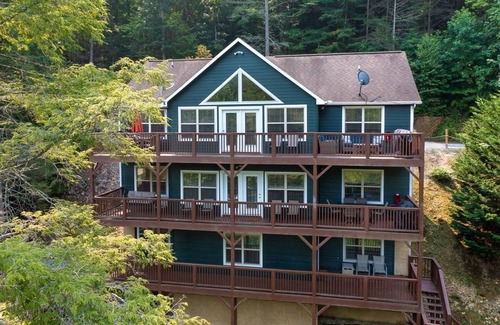 Lakeside Estates House | 'Happyhour', Norris Lake, Cov Dock w/slide, by Deerfield, Lg Fire Pit, sleeps 30