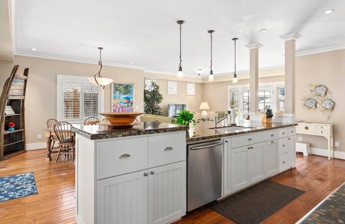 Eastside Santa Cruz House | Harbor Haven with 5 Beds & Ocean Balcony Views