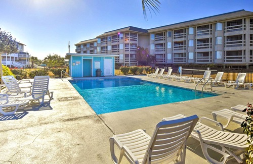 Oceanmarsh Subdivision Condo | Harbor Island Condo w/Pool Access: Walk to Beach!