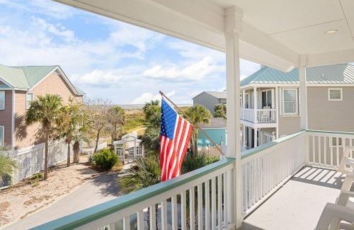 Oceanmarsh Subdivision House | Harbor Island 12 Shipwatch Dr