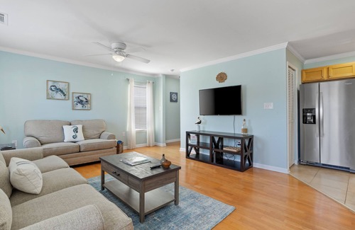 Ocean Springs Condo | Harbor Landing in Ocean Springs. Waterfront. Pool and Boat Slip!