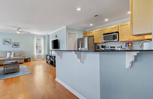 Ocean Springs Condo | Harbor Landing in Ocean Springs. Waterfront. Pool and Boat Slip!