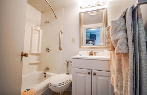 Vineyard Haven Hotel | Harbor Landing Resort