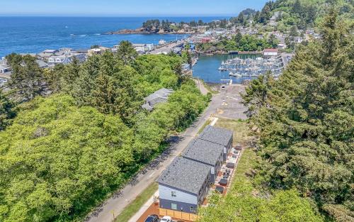 Depoe Bay House | Harbor Lights 3 New 2024, Hot Tub, Pet OK