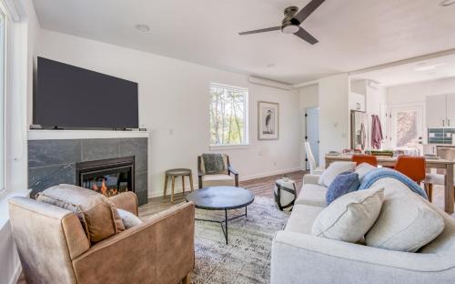 Depoe Bay House | Harbor Lights 3 New 2024, Hot Tub, Pet OK