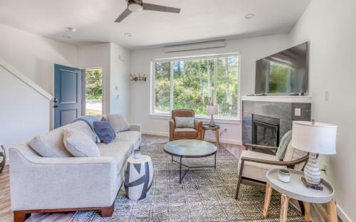 Depoe Bay House | Harbor Lights 3 New 2024, Hot Tub, Pet OK