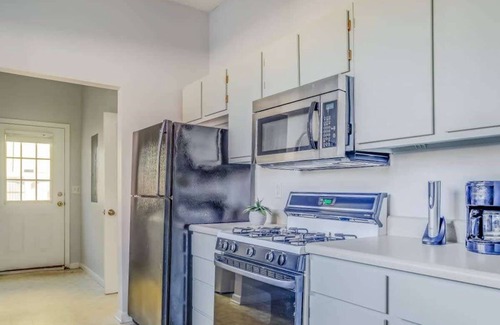 Westside House | Harbor Mist House | Spacious 4BR in DT Charleston!