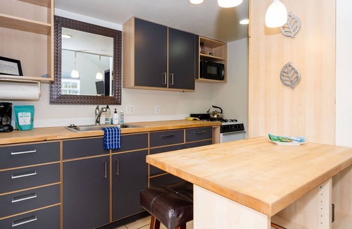 Eastside Santa Cruz House | Harbor Studio, near Twin Lakes Beach & Boardwalk