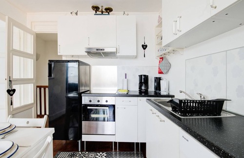 Isigny-sur-Mer Cottage | Harbor View Hideaway
