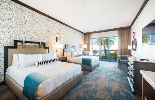 Santa Barbara Beach Hotel | Harbor View Inn