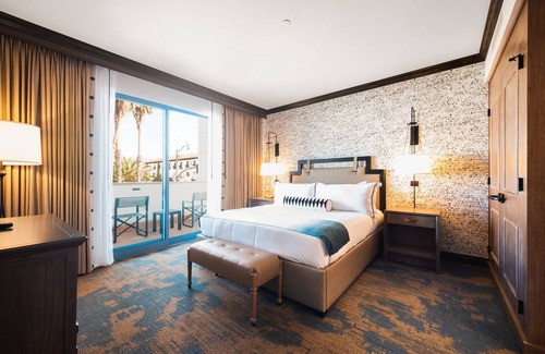 Santa Barbara Beach Hotel | Harbor View Inn