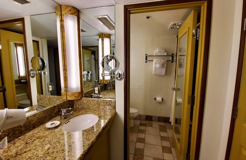 Santa Barbara Beach Hotel | Harbor View Inn