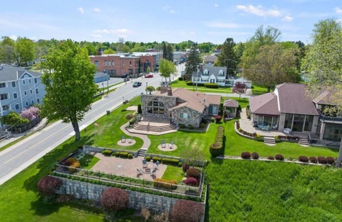 Lexington House | Harbor View! Walk Out The Door Into Downtown Lex!