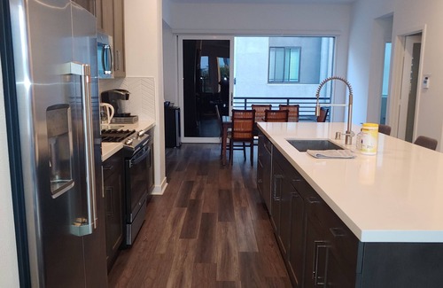 Central San Pedro House | Harbor Views and city lights-Walk to everything
