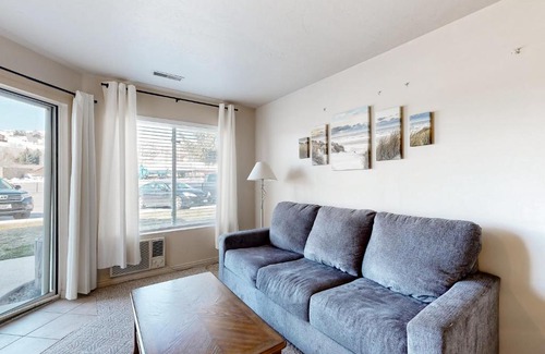Harbor Village Apartment | Harbor Village Pool Building Condo 104