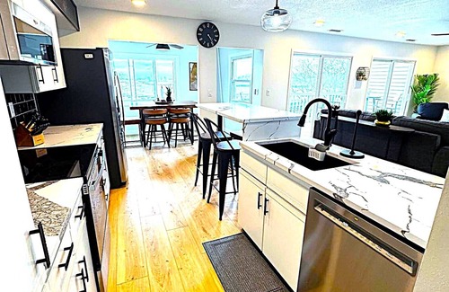 Huron Condo | Harborview 3-7-4 on Main