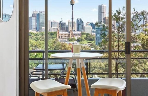 Potts Point Apartment | Harbour Horizon Iconic Skyline Retreat with Pool