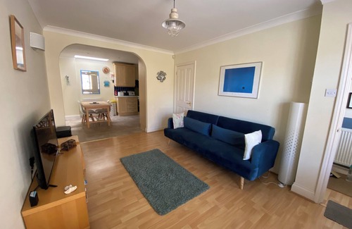 Whitstable Cottage | Harbour Mews: Central Whitstable, Free Parking, Fast WiFi