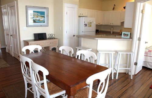 Manteo Condo | Harbour Place 4104, Marina-Front Condo in Pirate's Cove