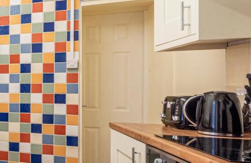 Newcastle-Under-Lyme House | Harbour place in Newcastle under Lyme with Parking, perfect for Contractors or Alton Towers