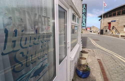 Sennen Cove Cottage | HARBOUR STUDIO, pet friendly in Sennen Cove