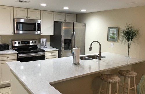 Harbour Town Condo | Harbour Town! This is a great location for your HHI stay!