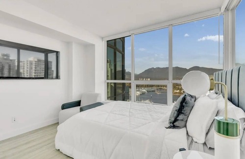 Coal Harbour Apartment | Harbour-view Apartment in Downtown