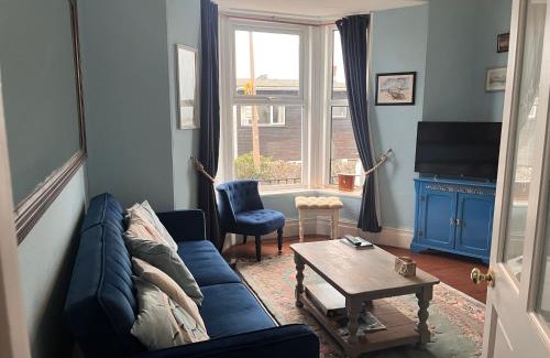 Brixham Apartment | Harbour View Ground Floor Flat with Private Parking, only 5 Mins walk to harbour