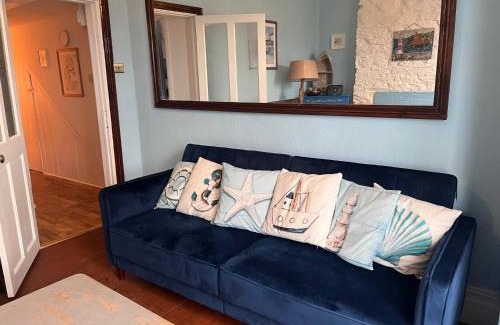 Brixham Apartment | Harbour View Ground Floor Flat with Private Parking, only 5 Mins walk to harbour