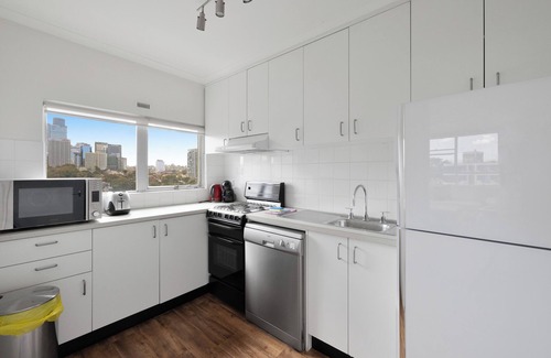 McMahons Point Apartment | Harbourside 79 - Holiday special with Luna Park and Berry Bay views