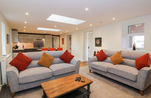 Castle Douglas House | HARDHILLS COTTAGE, family friendly, with hot tub in Castle Douglas