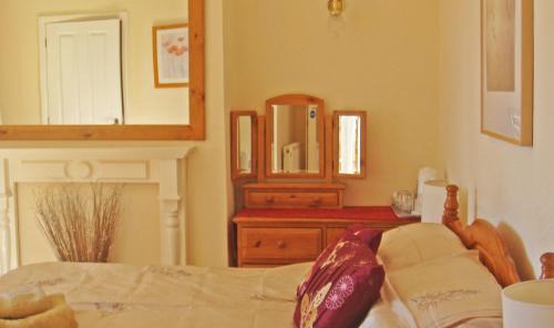 Weymouth House | Harlequin Guest House with parking