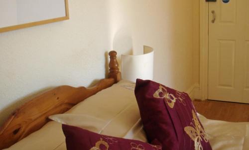 Weymouth House | Harlequin Guest House with parking