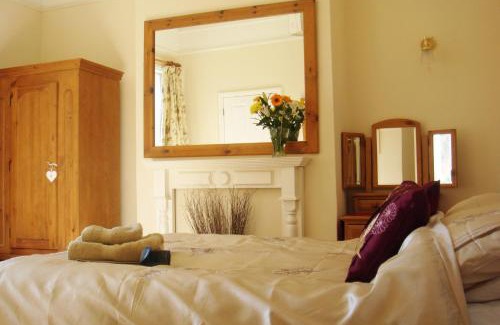 Weymouth House | Harlequin Guest House with parking