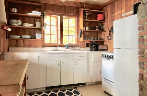 Alton Bay Cottage | Harold's Camp: The cutest waterfront right on Lake Winnipesaukee ⚓️