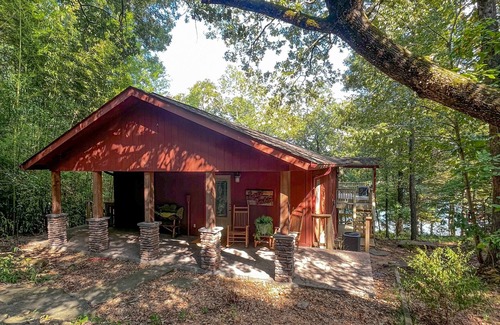 Shirley Cabin | Harpers Cove Hideaway- Quiet Greers Ferry Lakefront Cabin.