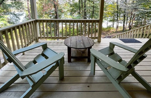 Shirley Cabin | Harpers Cove Hideaway- Quiet Greers Ferry Lakefront Cabin.