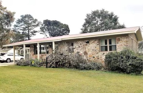 Oneonta House | Harris House - Blocks away from quaint downtown Oneonta, Shopping and Food