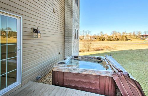 Harrisonburg House | Harrisonburg Retreat with Hot Tub about 2 Mi to JMU